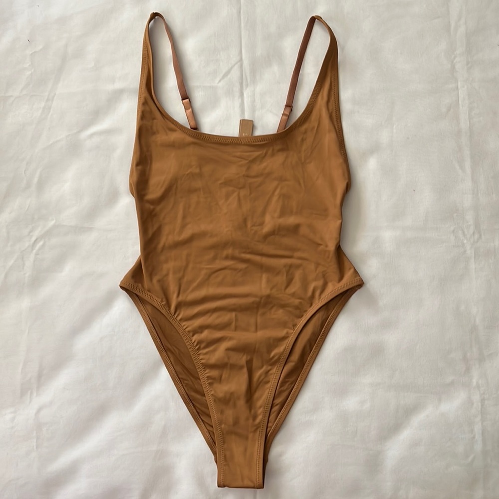 SKIMS SWIM SCOOP NECK ONE PIECE